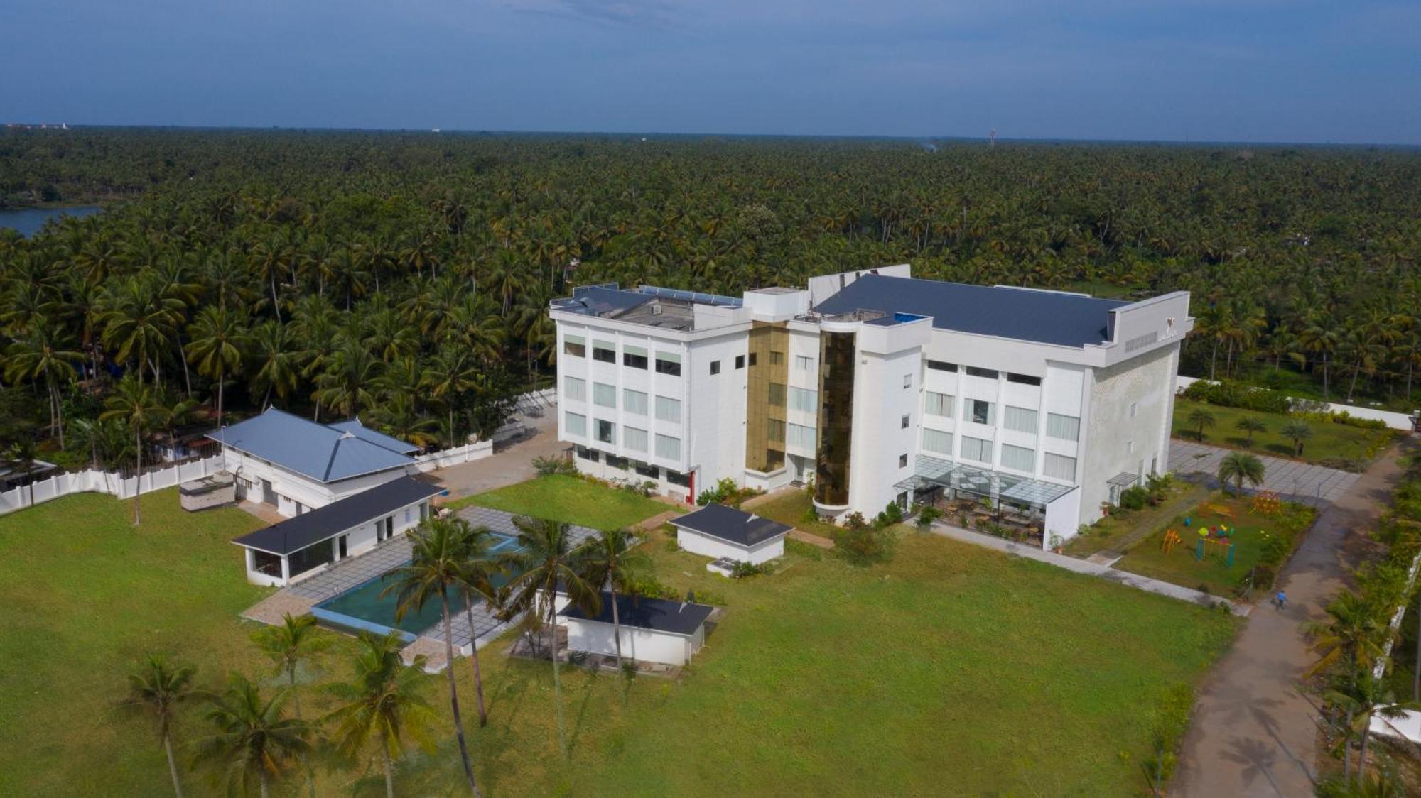 Blue Serene Resort Guruvayur Exterior photo